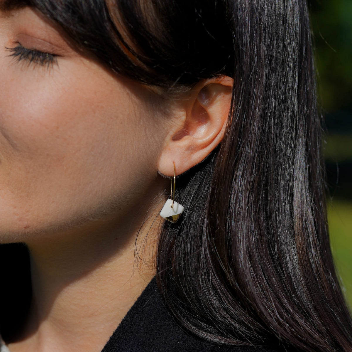 boucles d’oreilles créoles en porcelaine blanche, forme carrée, dorure or fin