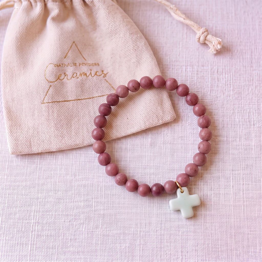 Bracelet en jaspe rose et pendentif en porcelaine fait main