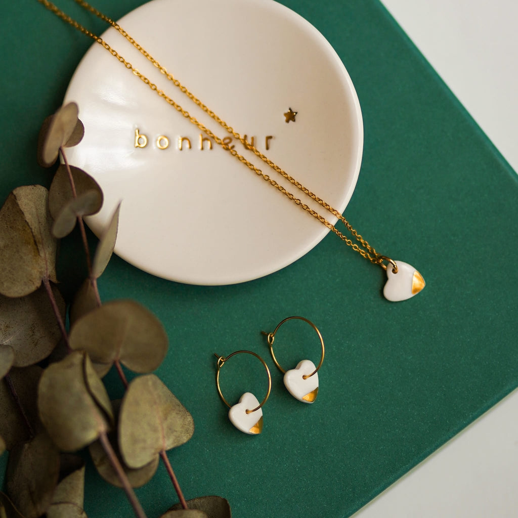 collier petit coeur en porcelaine blanche et or sur chaîne dorée