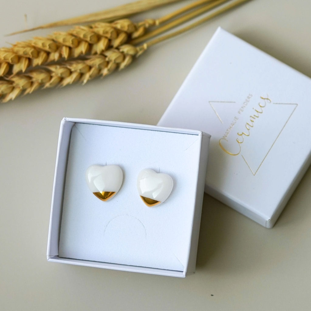 bijou en porcelaine blanche et or fait main dans un atelier en France