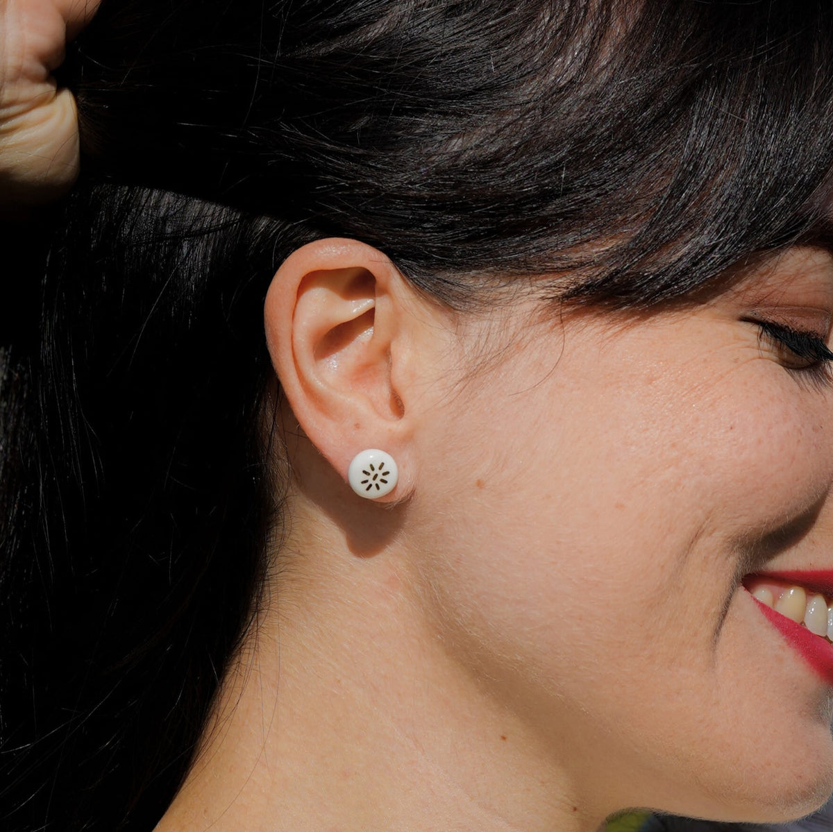 Boucles d’oreilles puces soleil en porcelaine et or